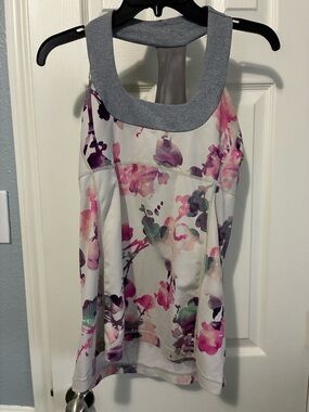 Lululemon Floral Racerback Tank – Size 8 – Built-In Bra